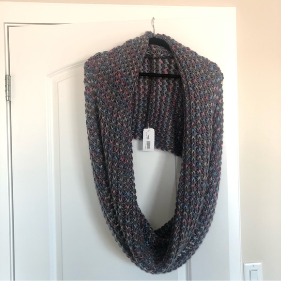 NWT Knit Infinity Scarf - Picture 3 of 7